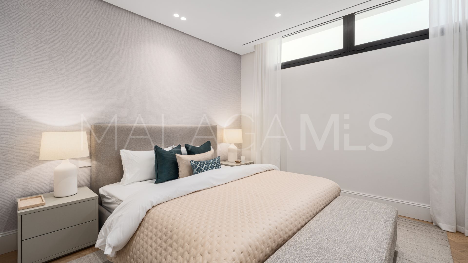 Villa for sale in Nueva Andalucia