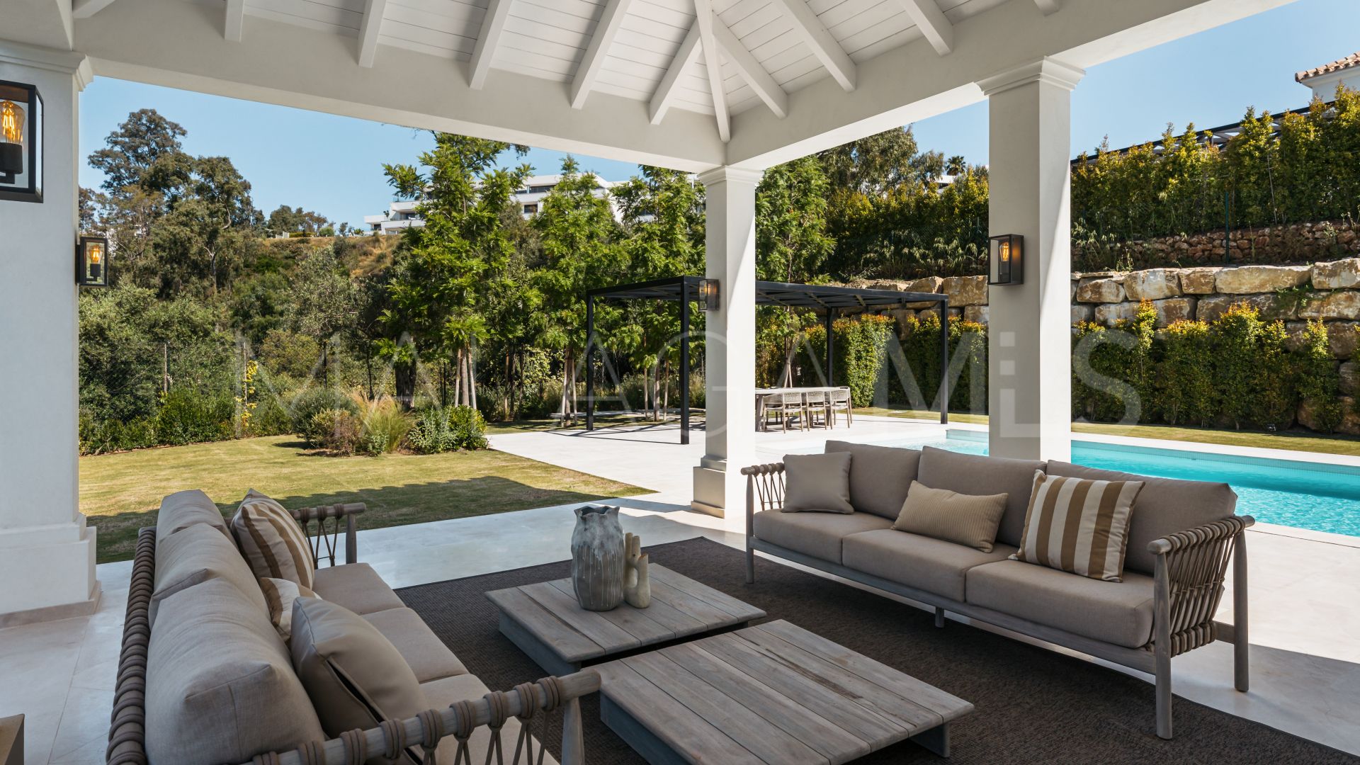 Villa for sale in Nueva Andalucia