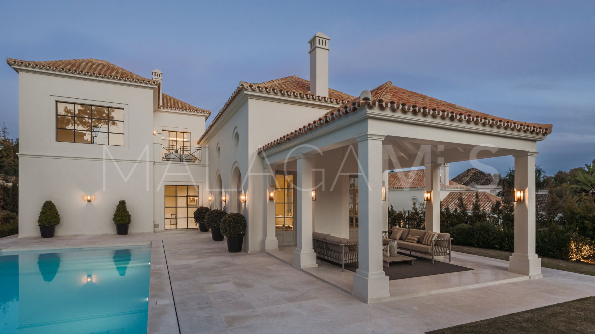 Villa for sale in Nueva Andalucia