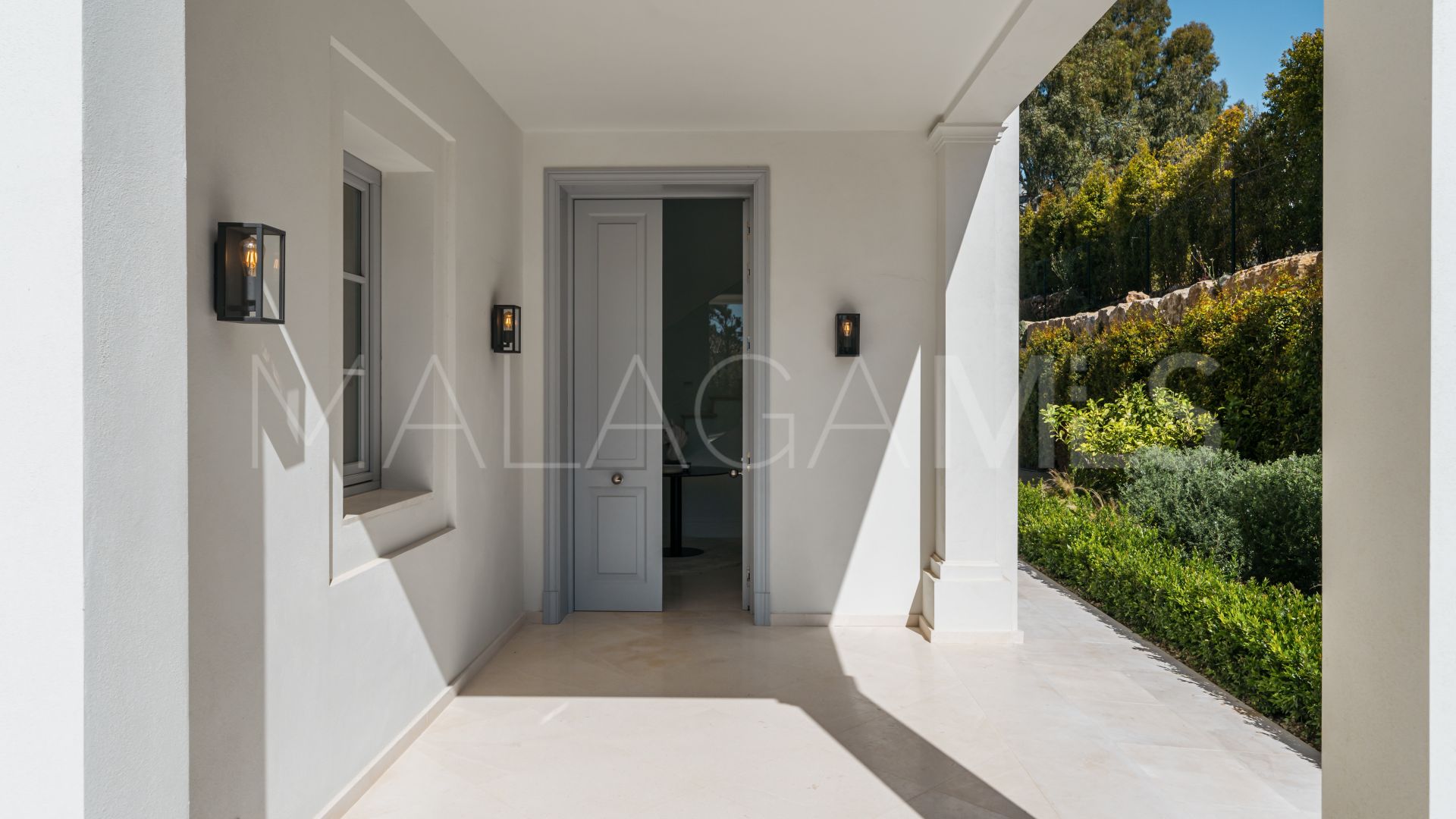Villa for sale in Nueva Andalucia