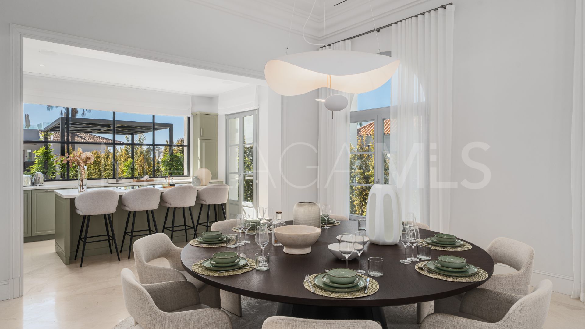Villa for sale in Nueva Andalucia