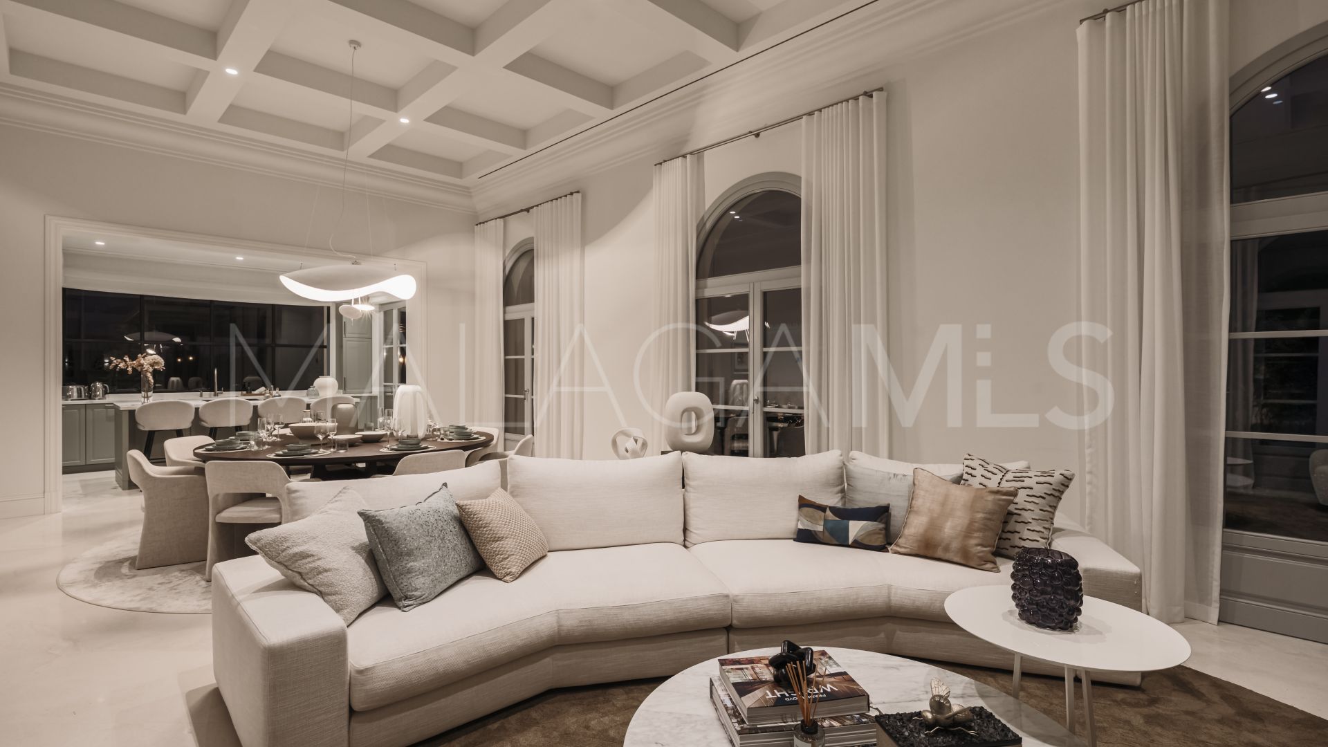 Villa for sale in Nueva Andalucia