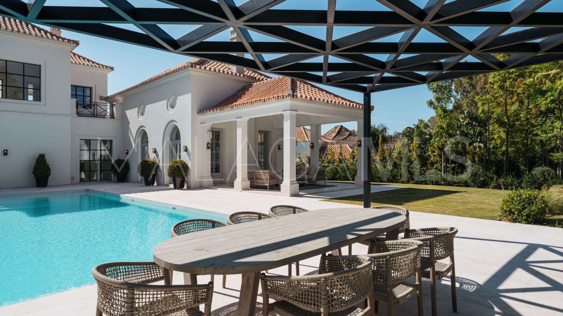 Villa for sale in Nueva Andalucia