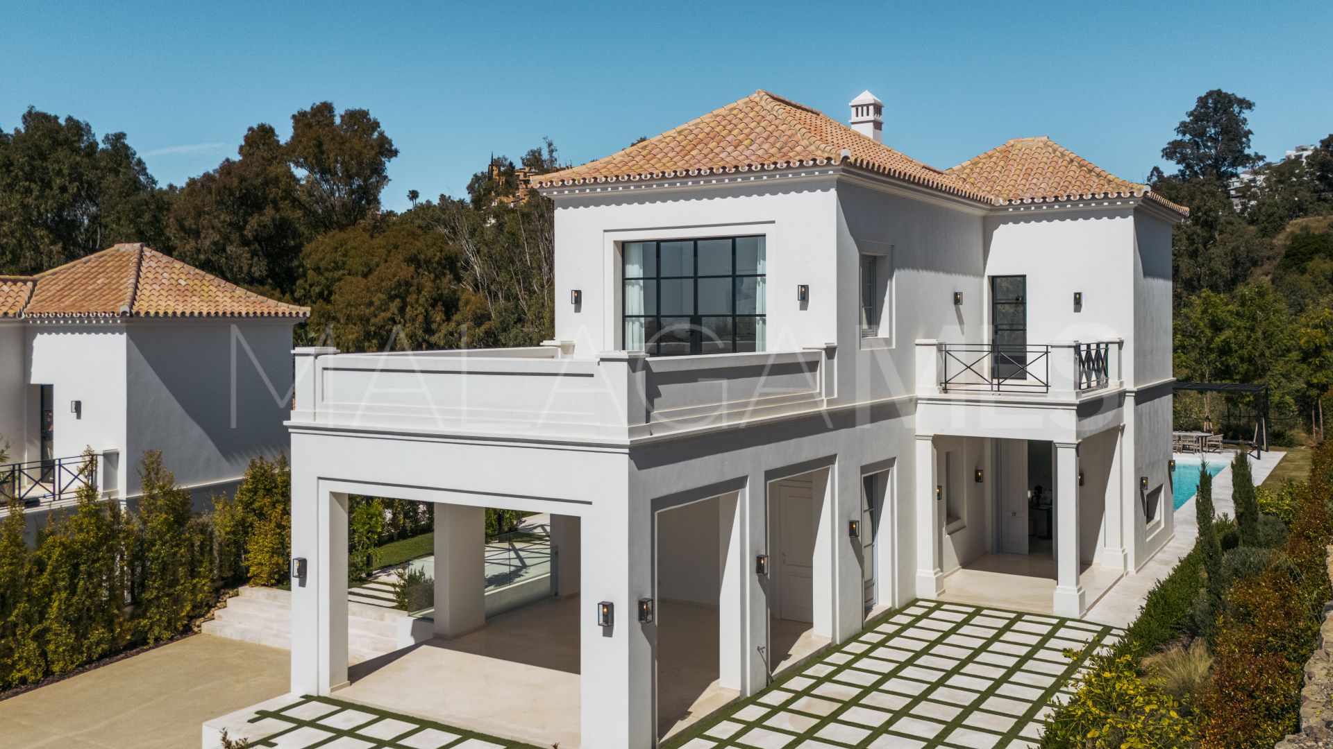 Villa for sale in Nueva Andalucia