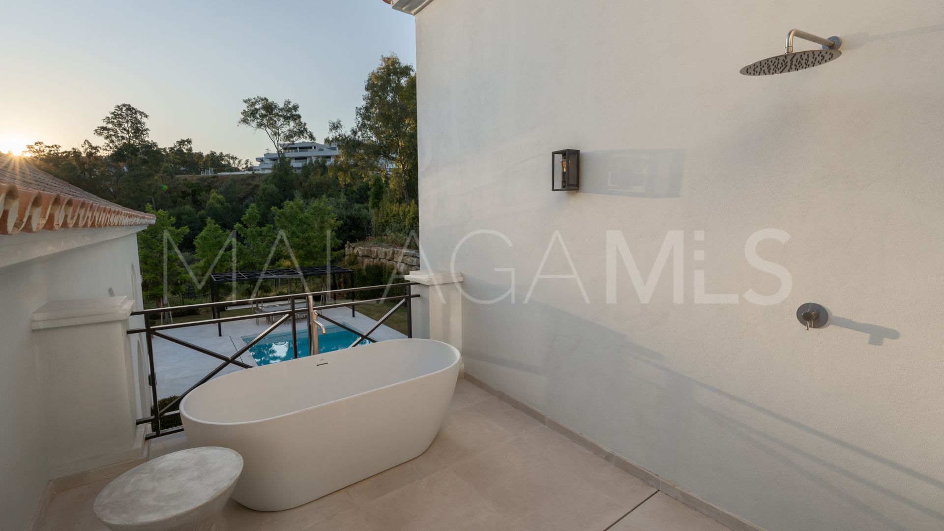 Villa for sale in Nueva Andalucia