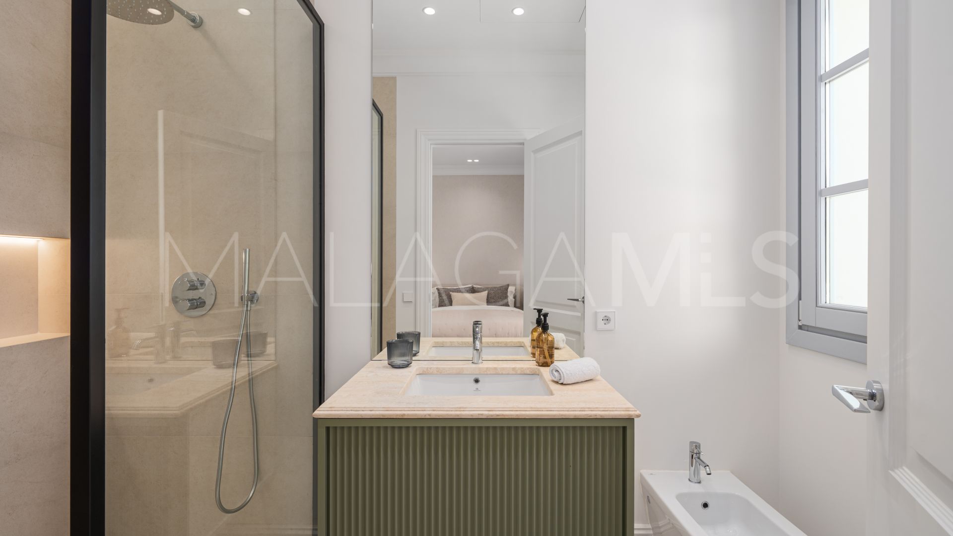 Villa for sale in Nueva Andalucia