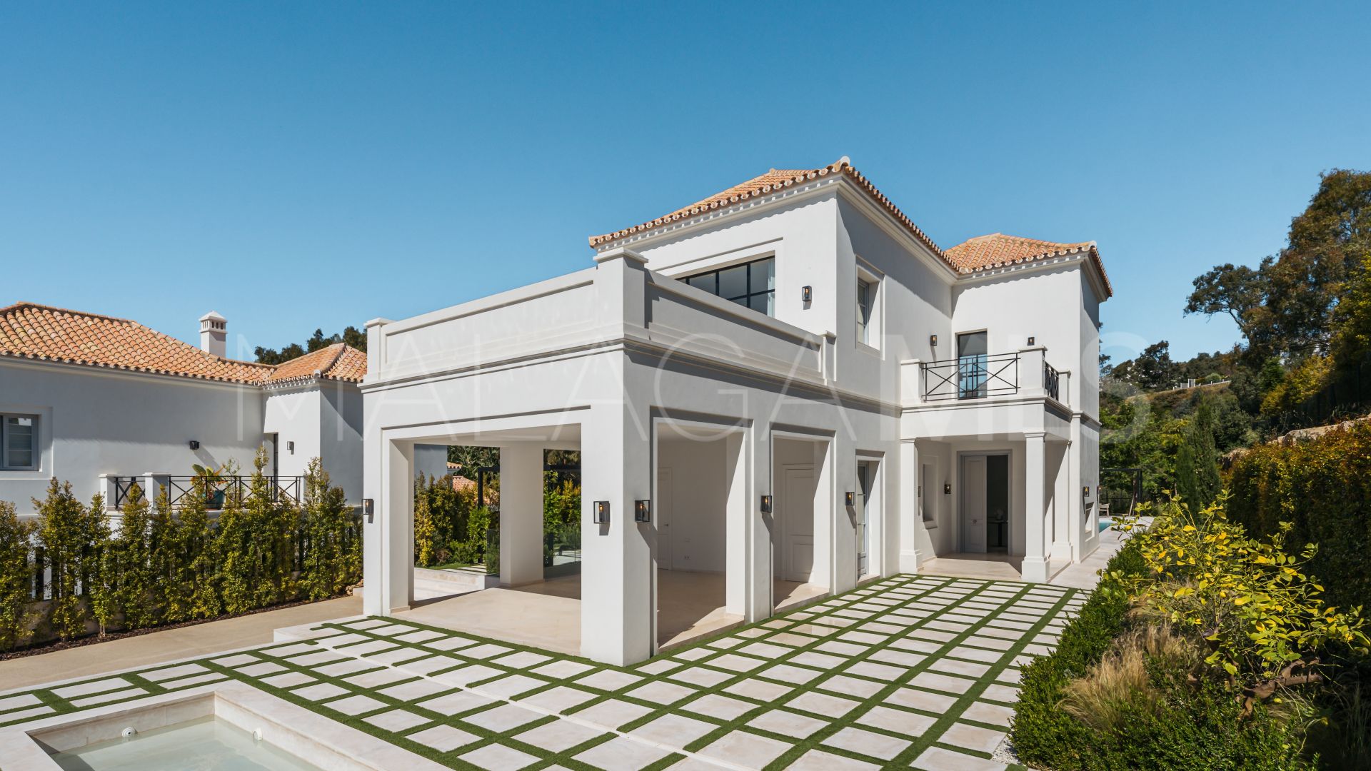 Villa for sale in Nueva Andalucia