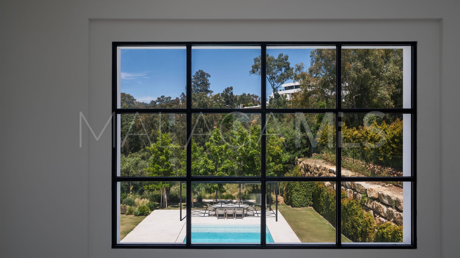 Villa for sale in Nueva Andalucia