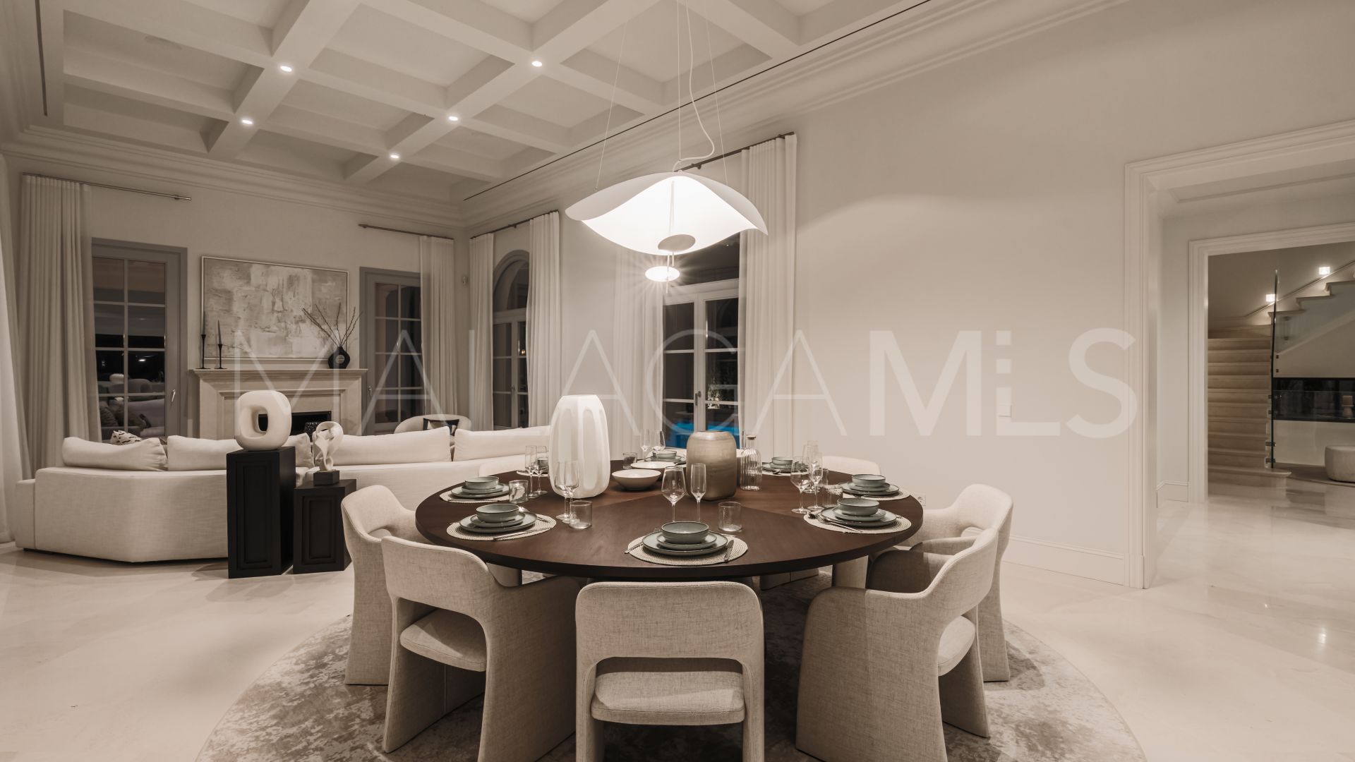 Villa for sale in Nueva Andalucia