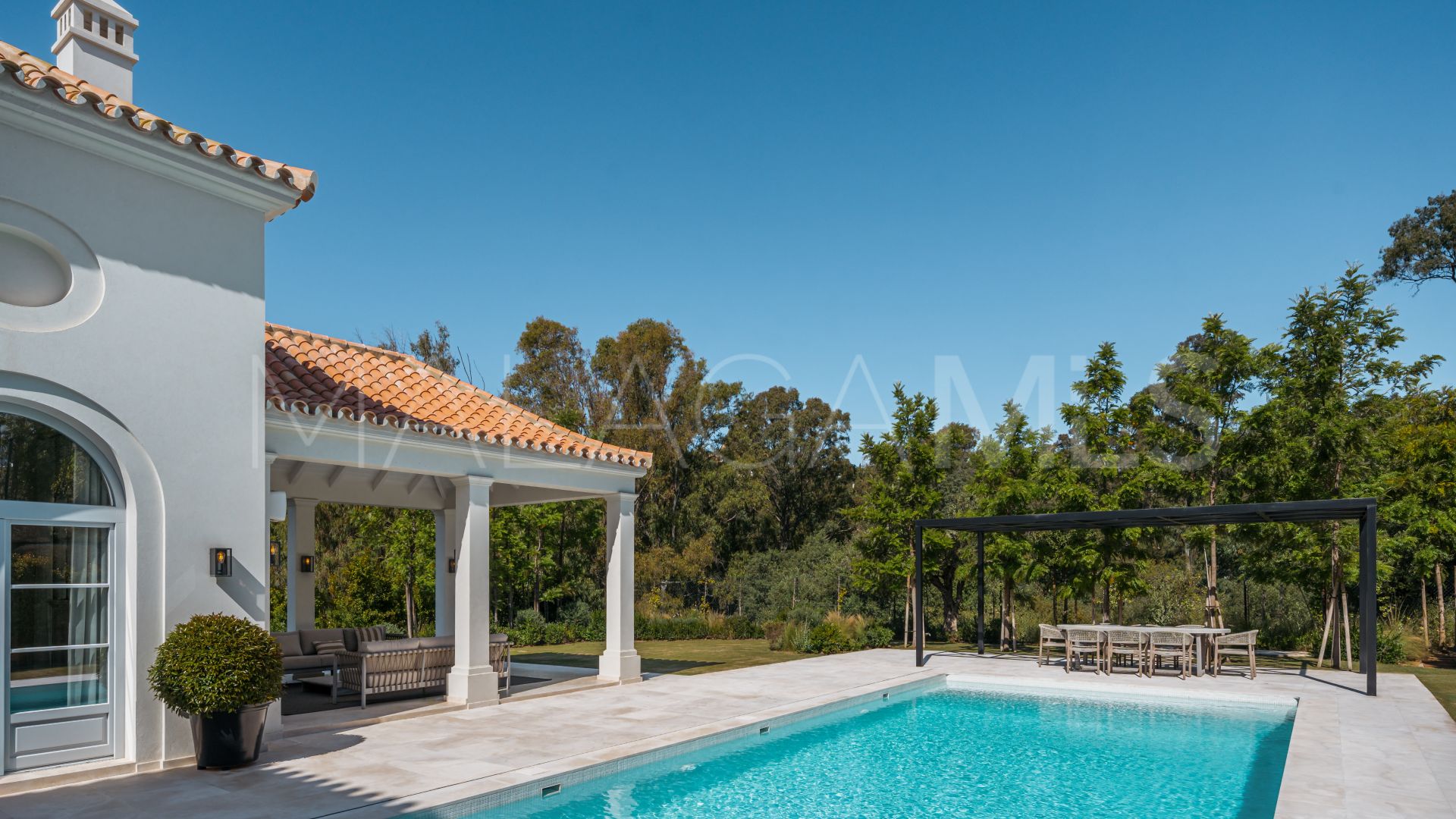 Villa for sale in Nueva Andalucia