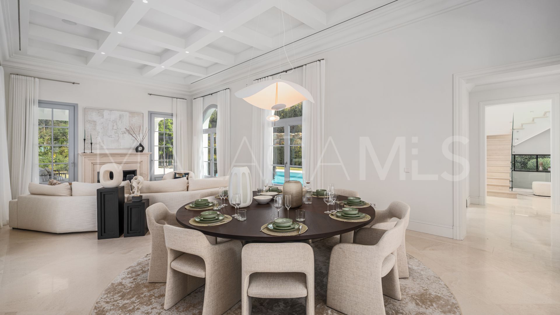 Villa for sale in Nueva Andalucia