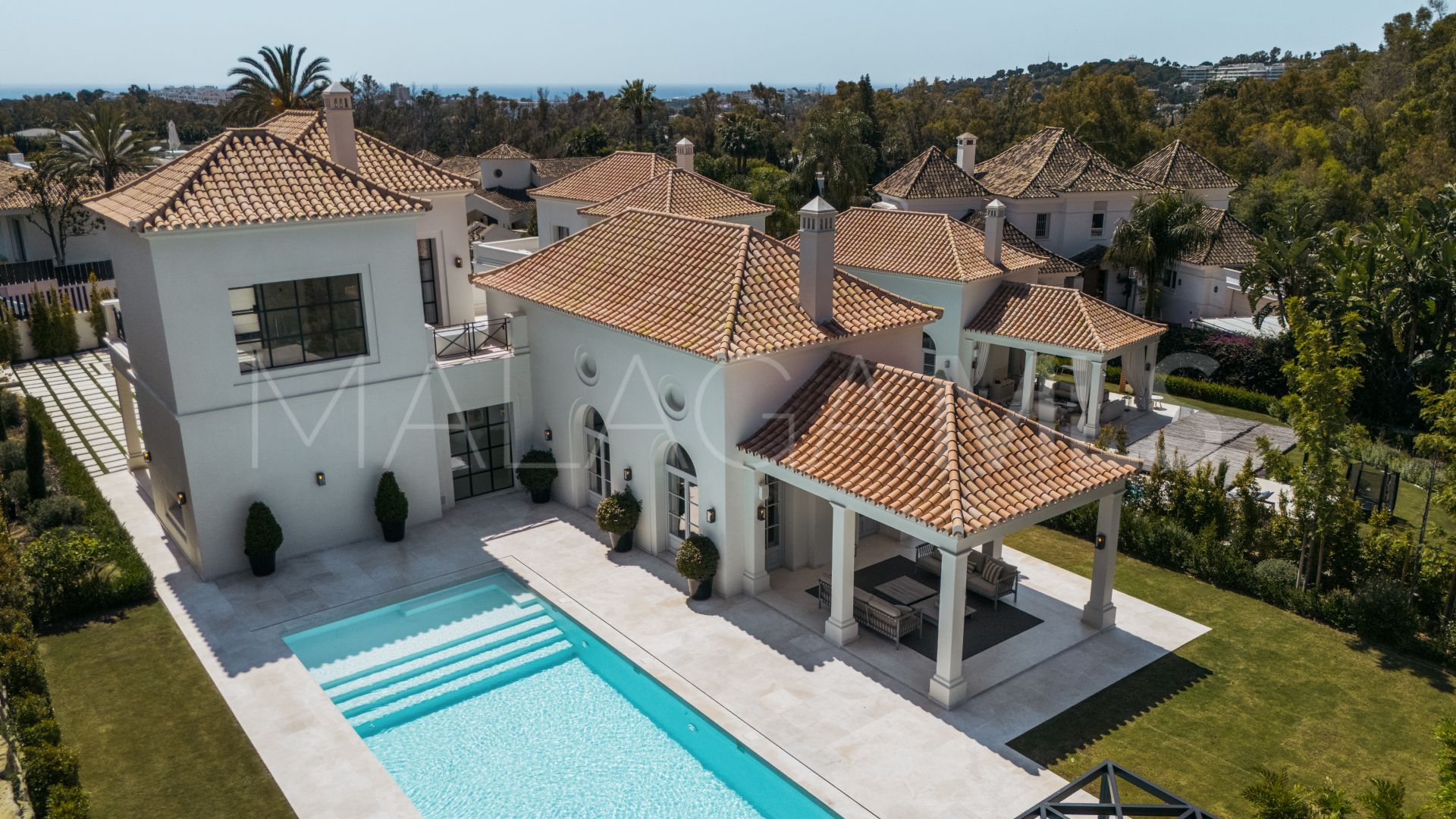 Villa for sale in Nueva Andalucia