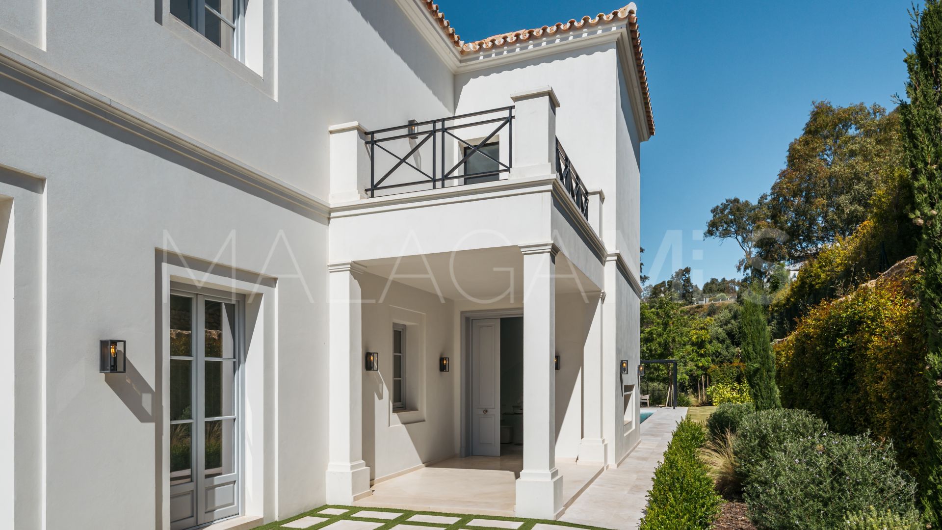 Villa for sale in Nueva Andalucia