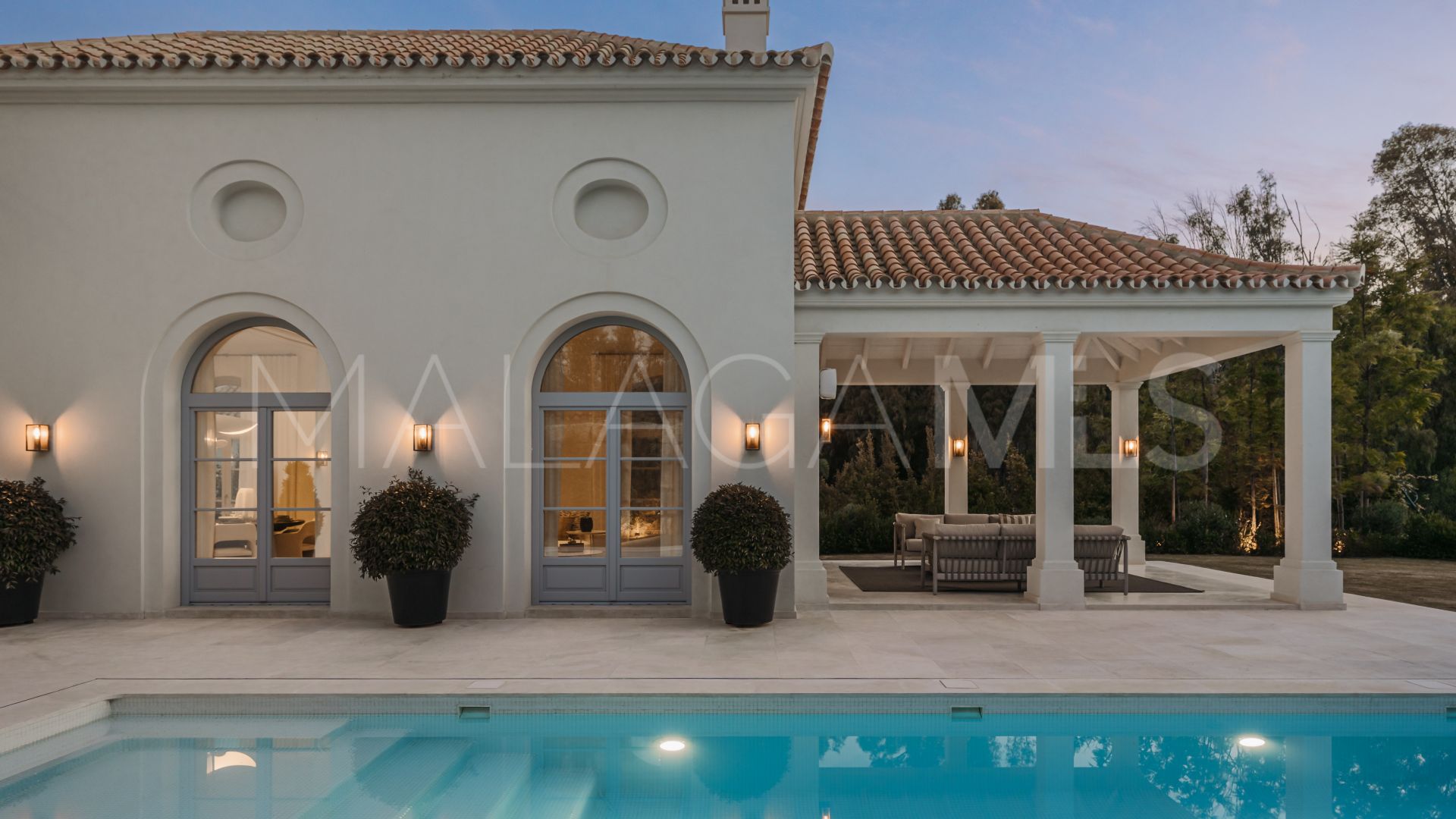 Villa for sale in Nueva Andalucia