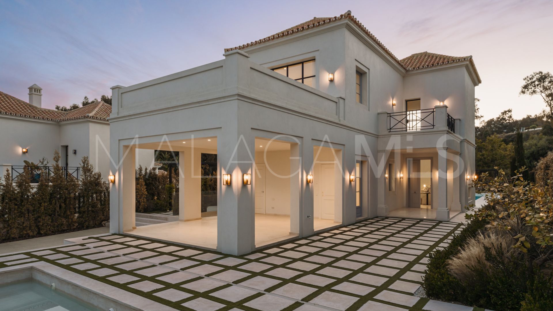 Villa for sale in Nueva Andalucia