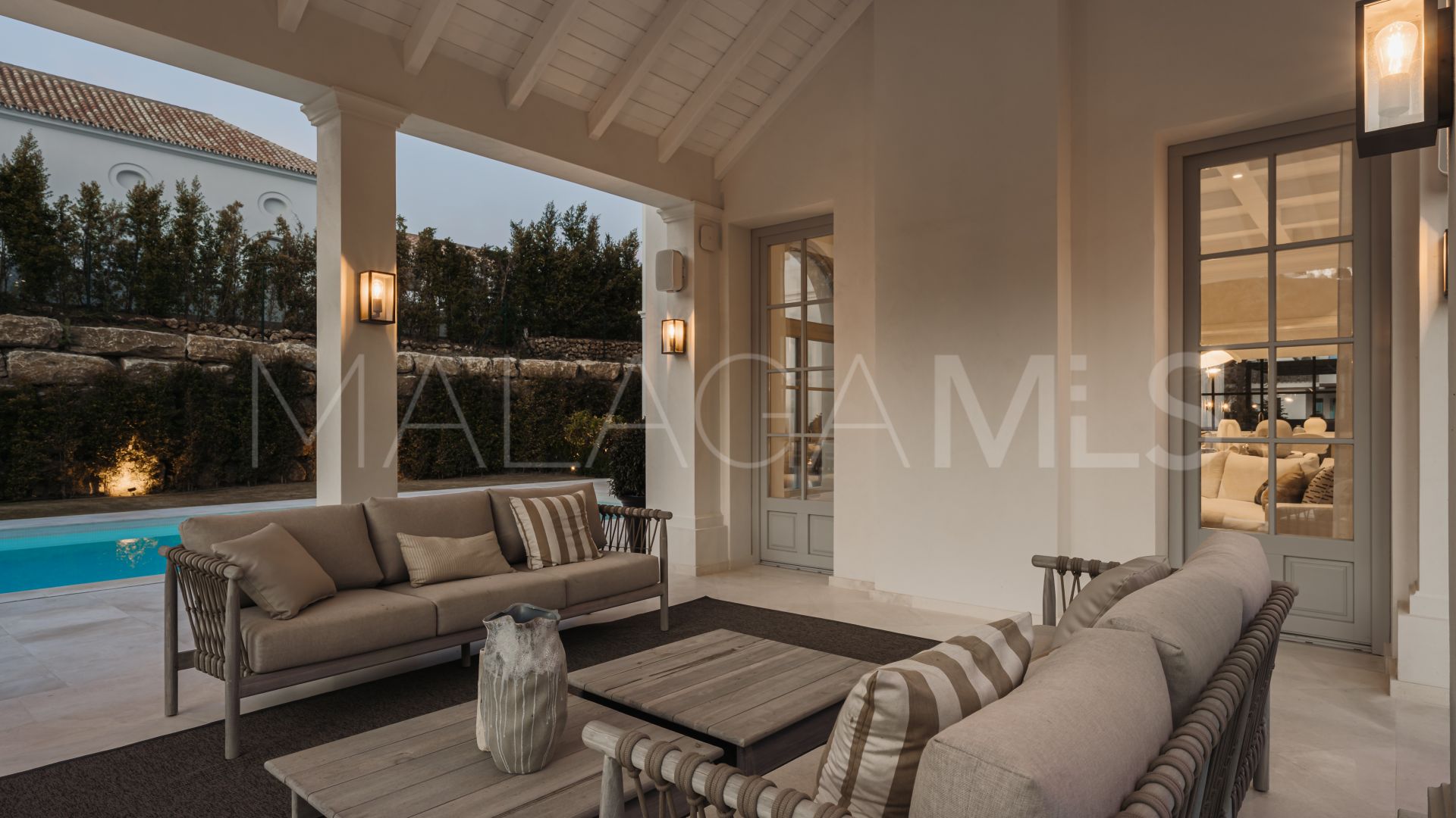 Villa for sale in Nueva Andalucia