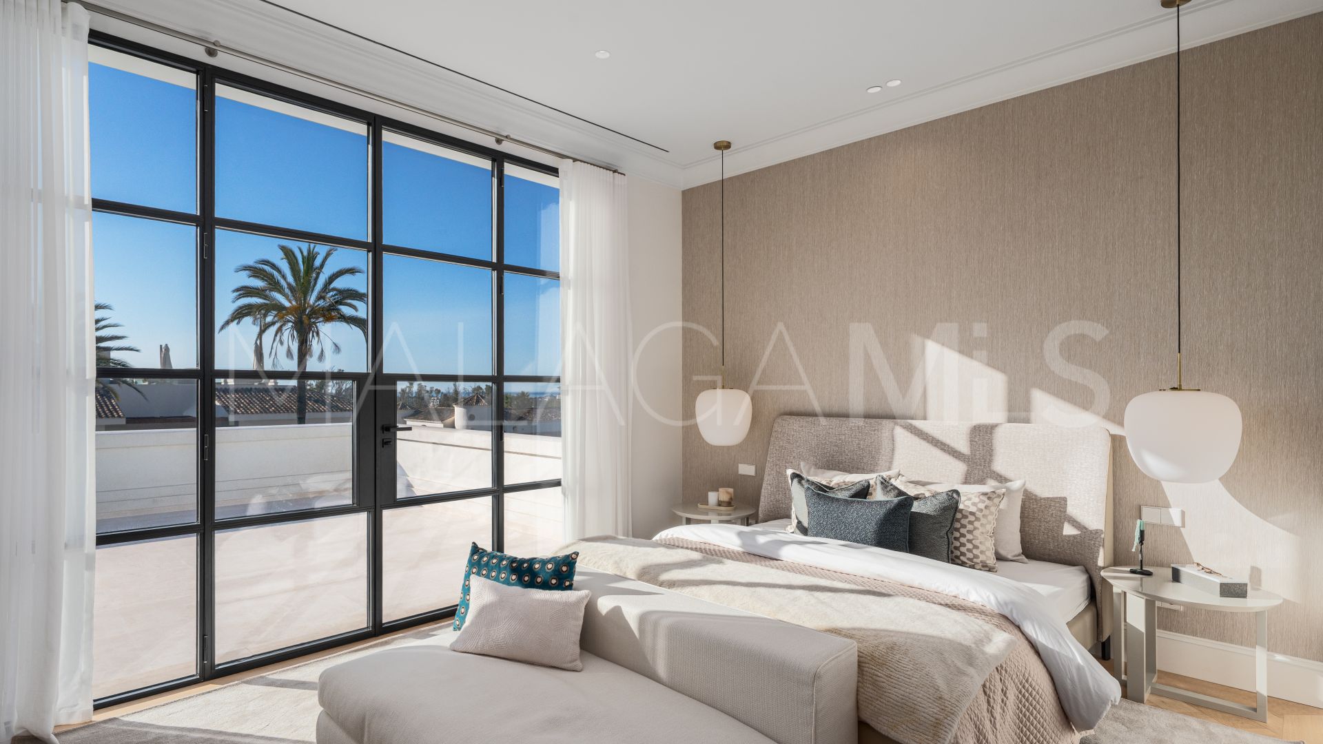 Villa for sale in Nueva Andalucia