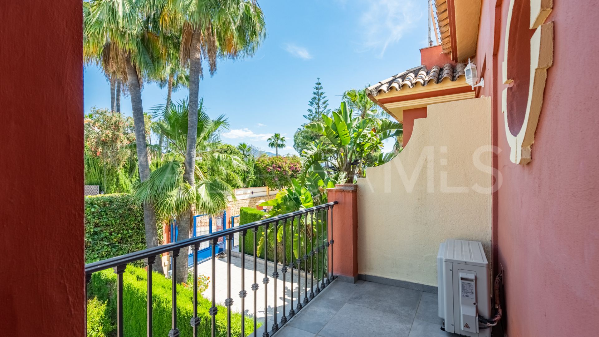 Radhus for sale in Monte Biarritz