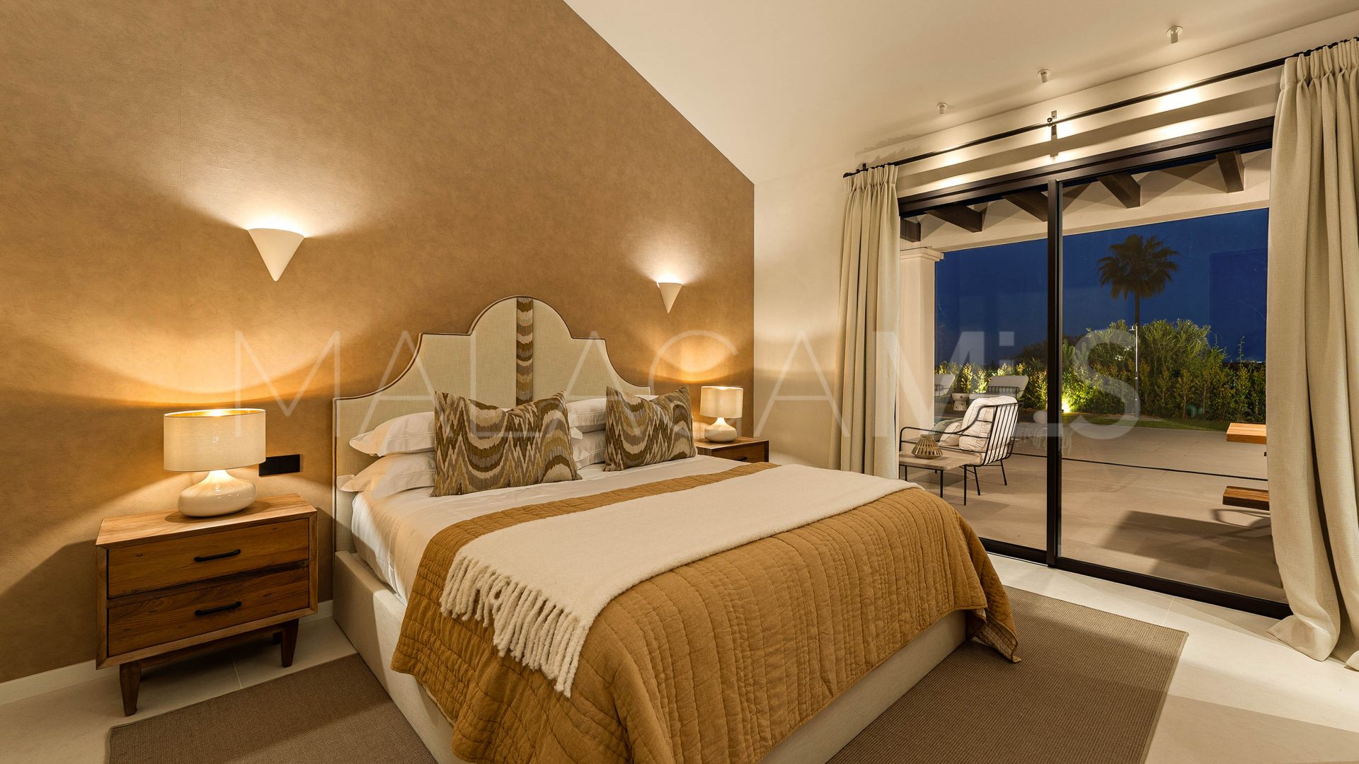 Villa for sale in Nueva Andalucia