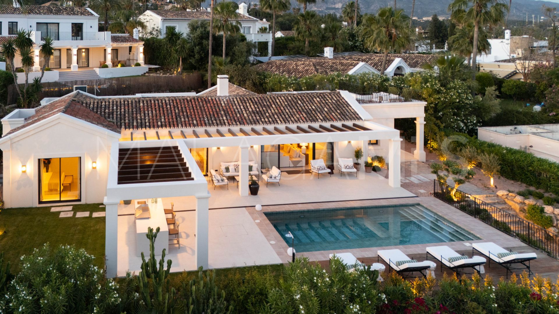 Villa for sale in Nueva Andalucia