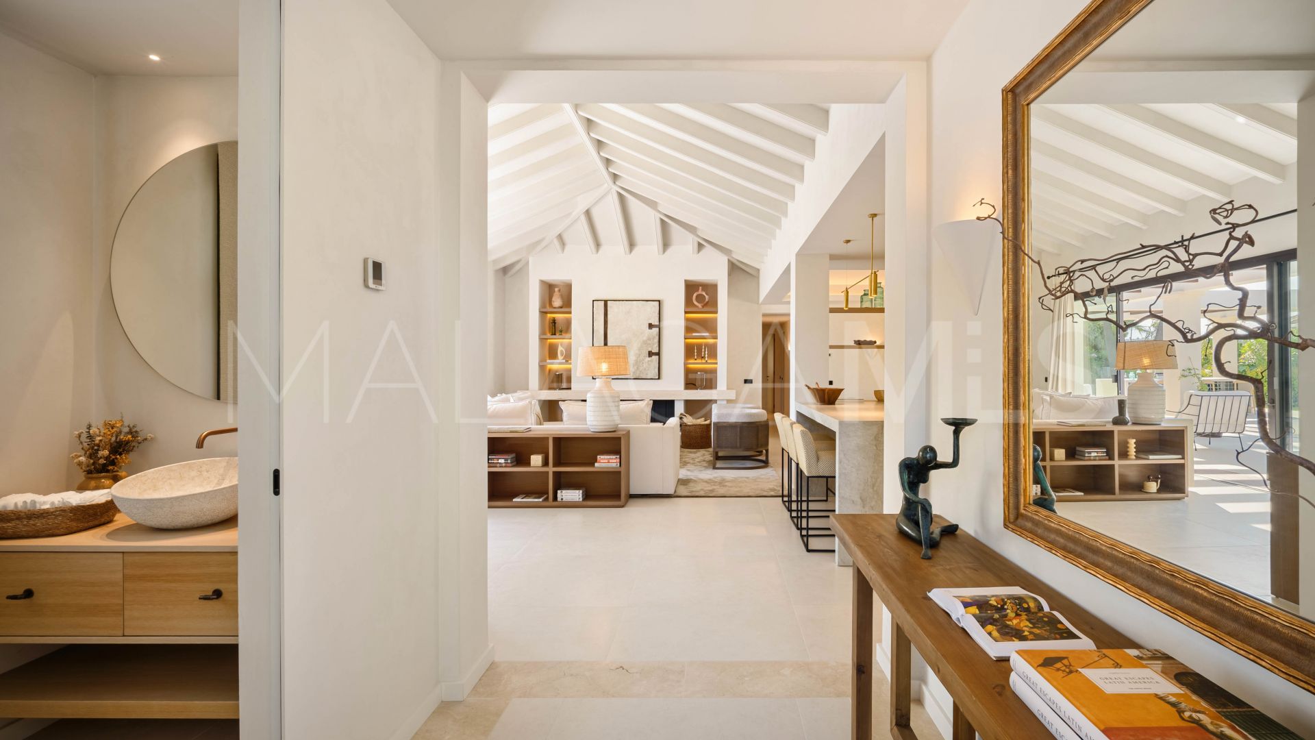 Villa for sale in Nueva Andalucia