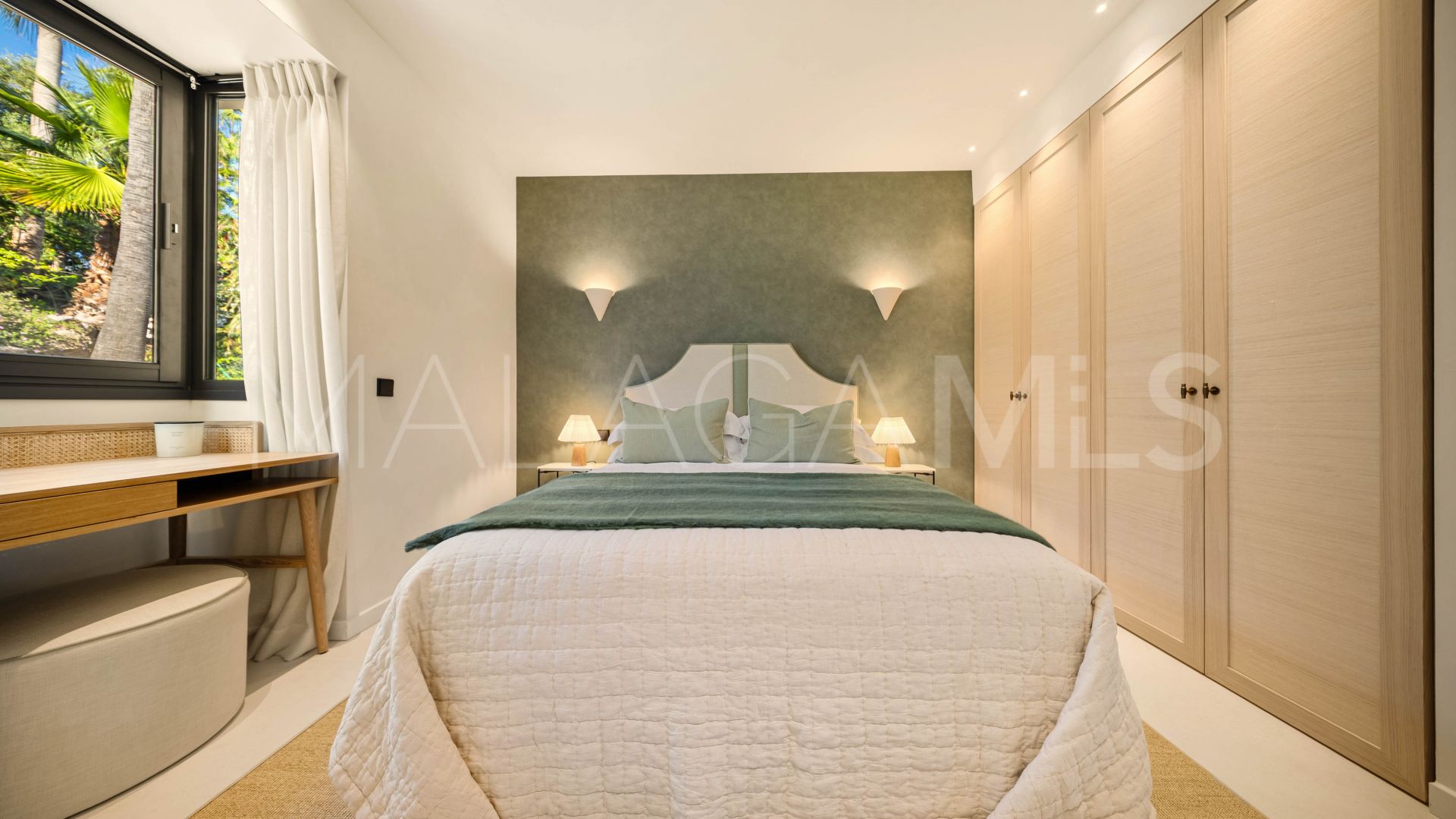 Villa for sale in Nueva Andalucia