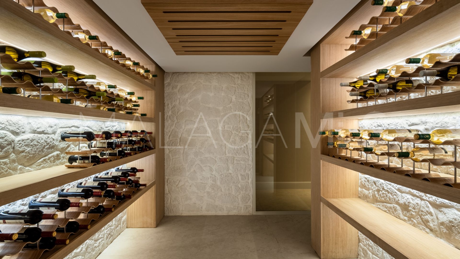 Villa for sale in Nueva Andalucia