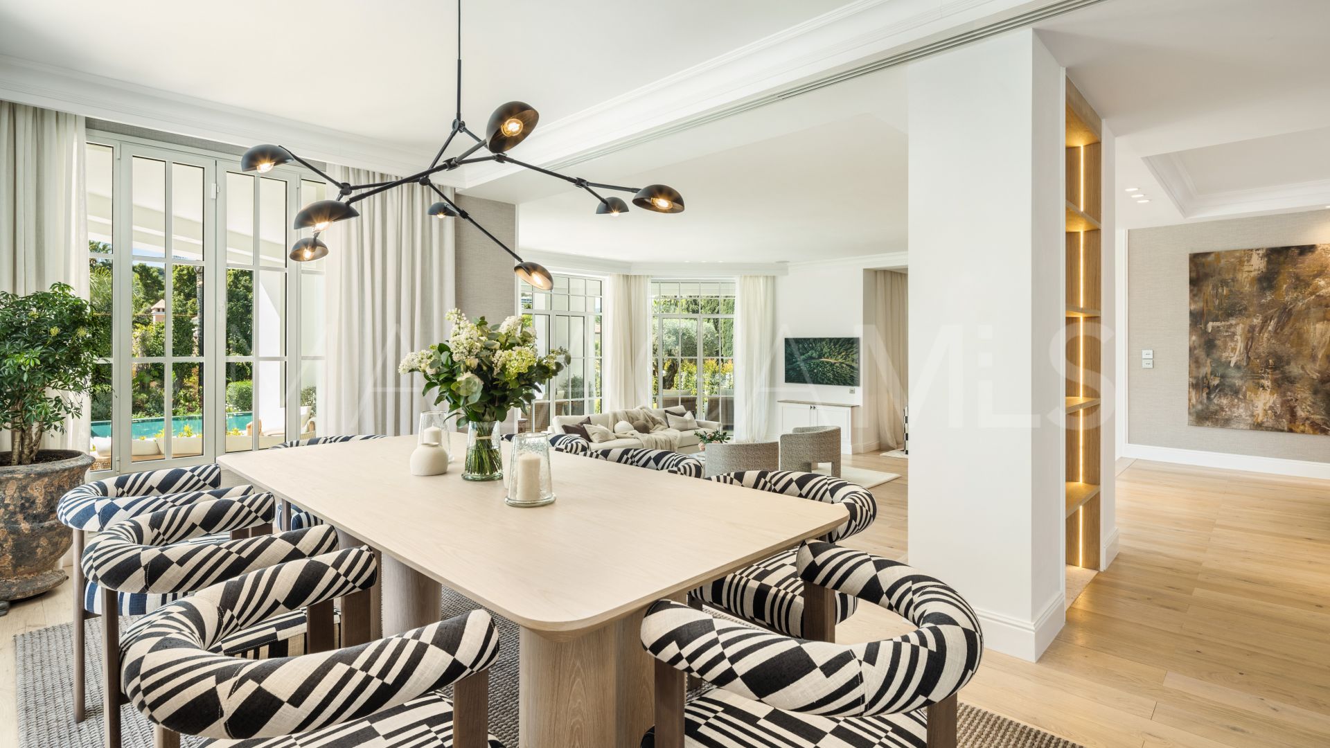 Villa for sale in Nueva Andalucia