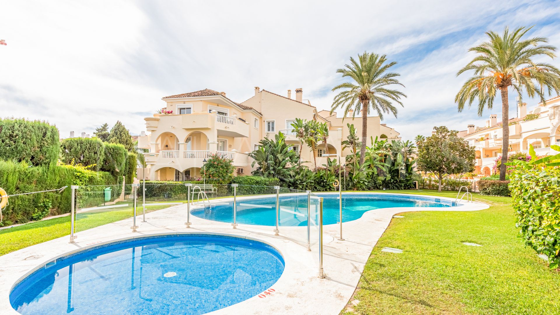 Buy apartamento in El Pilar with 3 bedrooms
