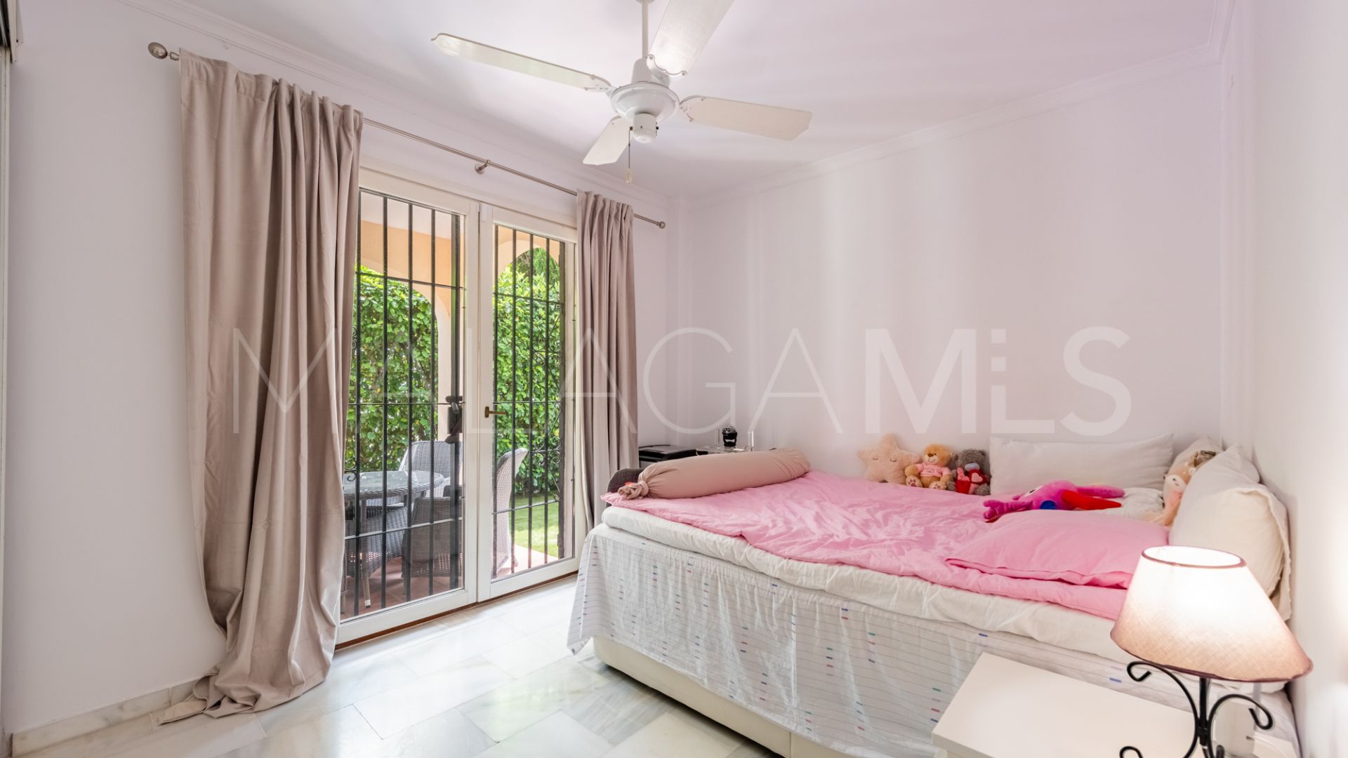 Buy apartamento in El Pilar with 3 bedrooms