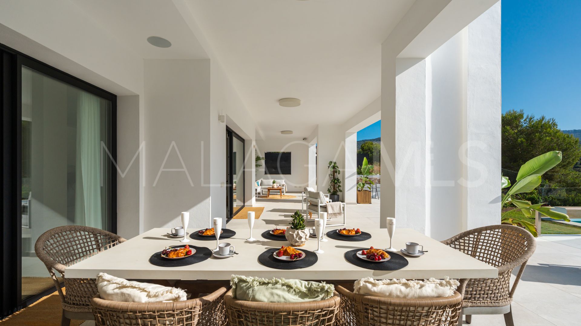 For sale villa in Elviria