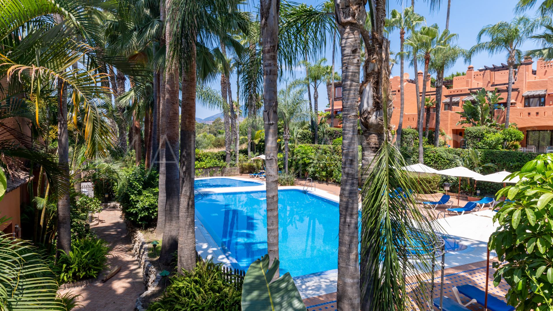 Buy town house in Altos de Puente Romano