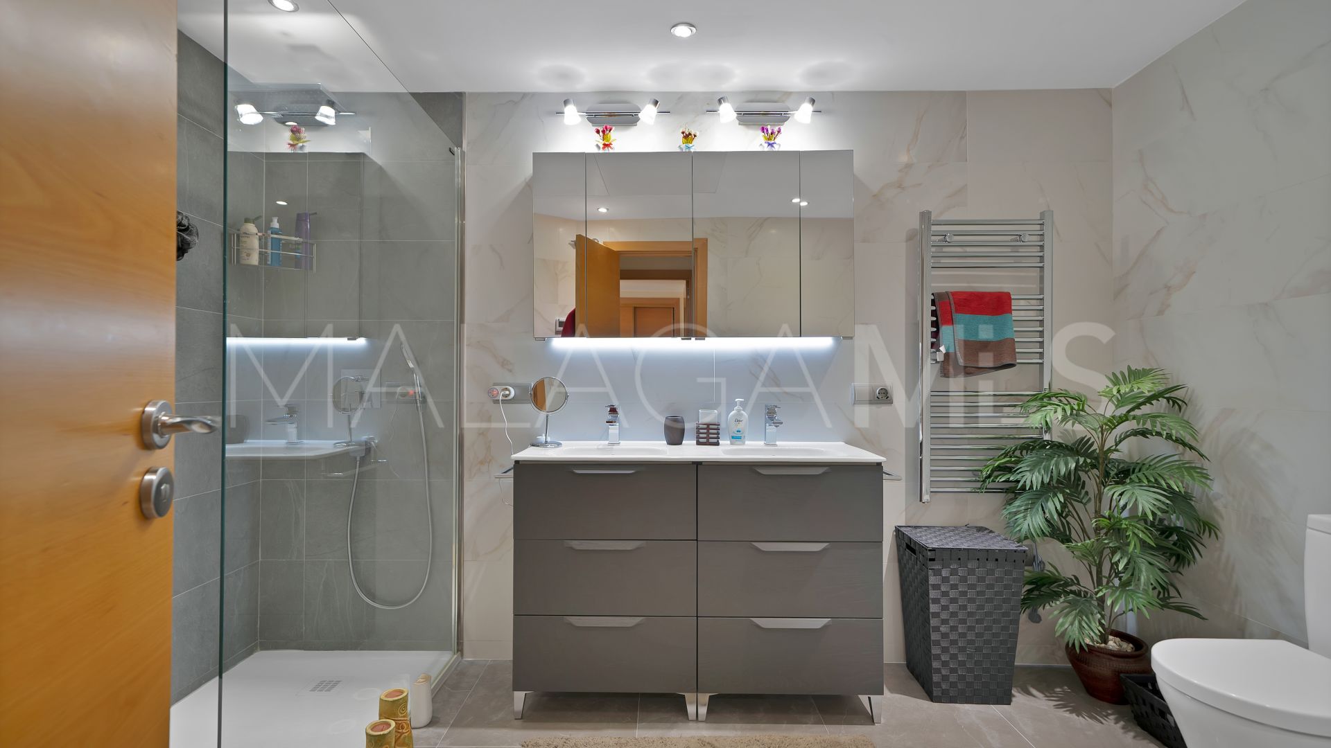 Wohnung for sale in Four Seasons