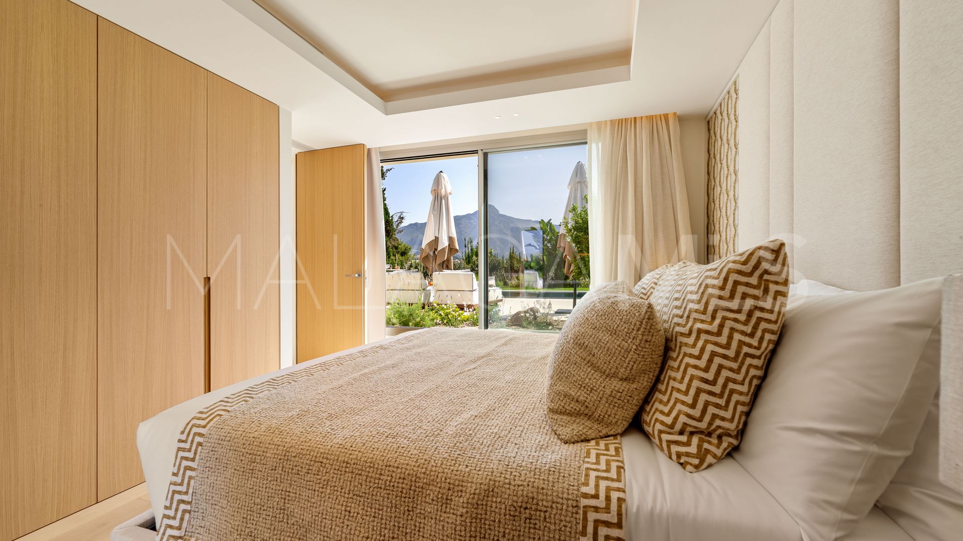 Villa for sale in Nueva Andalucia