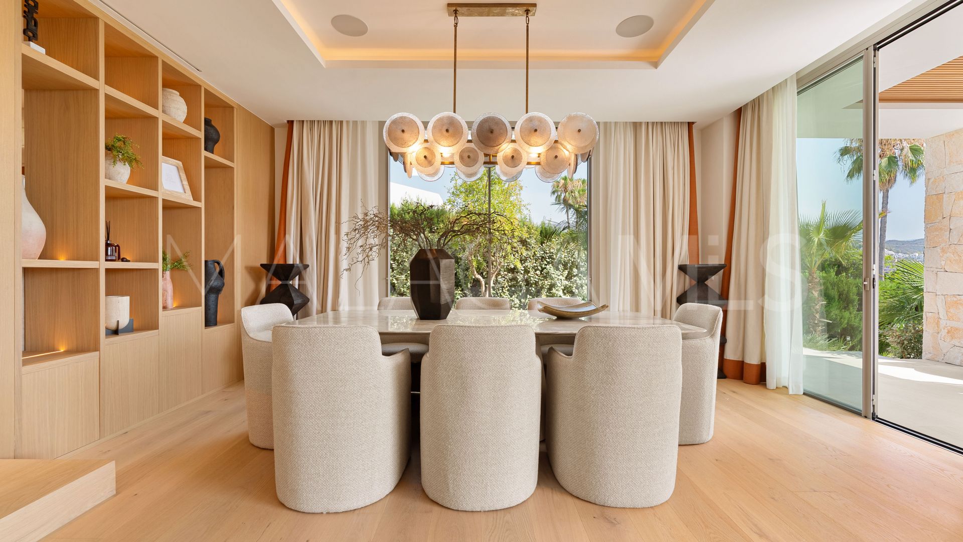 Villa for sale in Nueva Andalucia