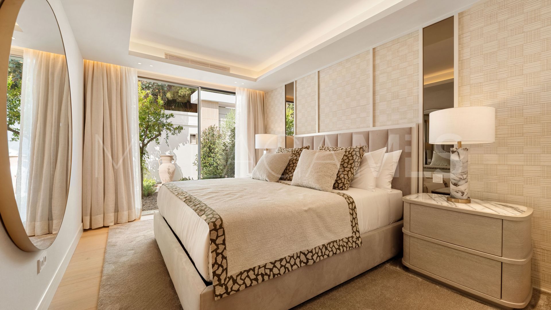 Villa for sale in Nueva Andalucia