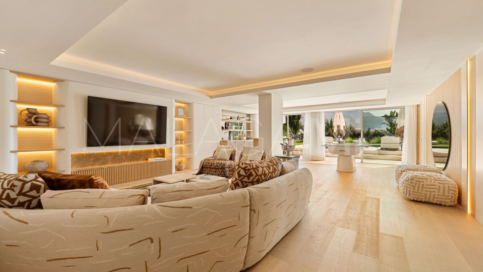 Villa for sale in Nueva Andalucia