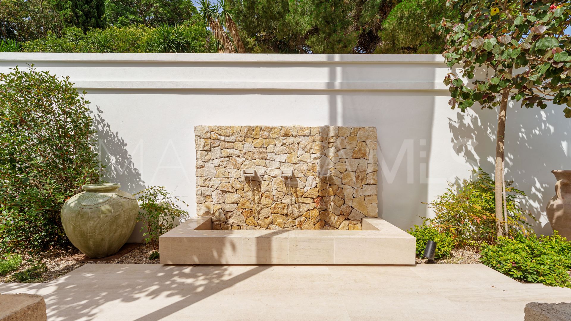 Villa for sale in Nueva Andalucia