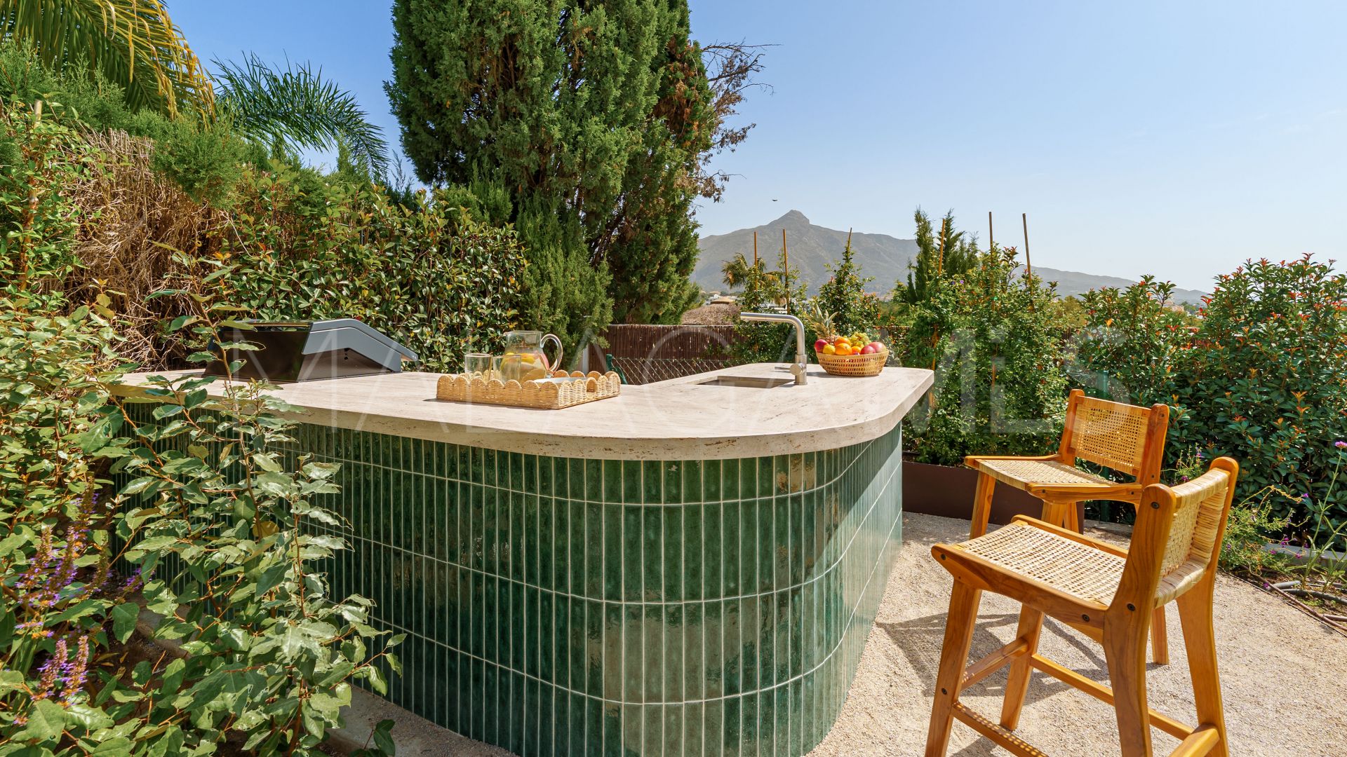 Villa for sale in Nueva Andalucia