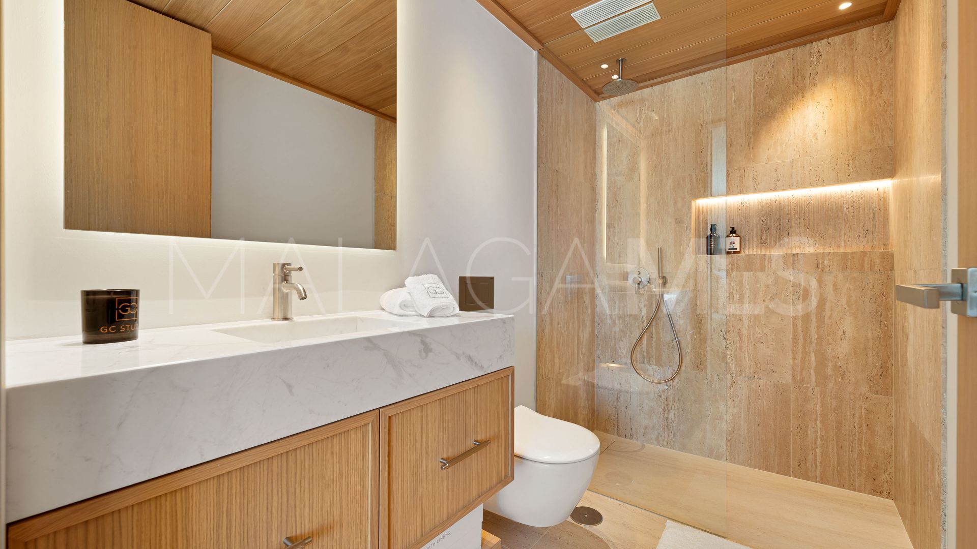 Villa for sale in Nueva Andalucia