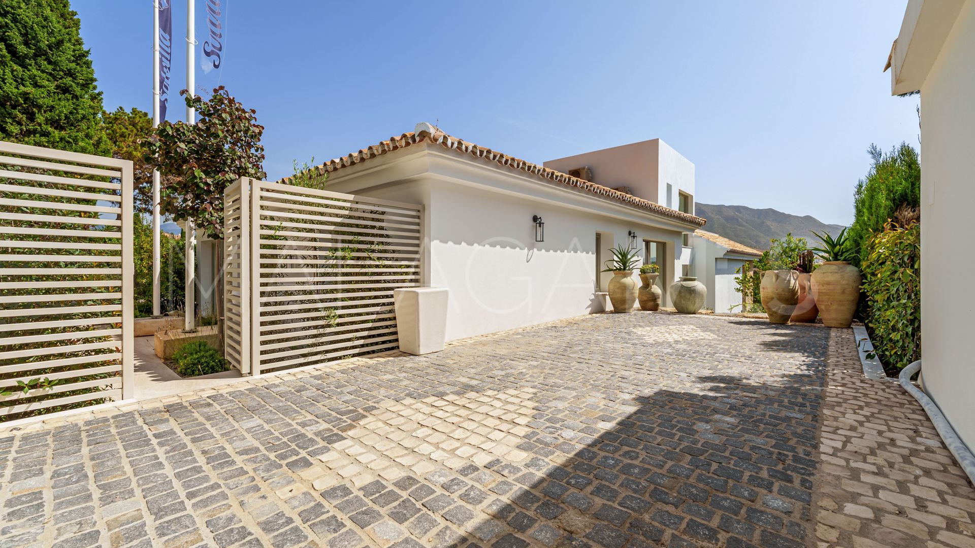 Villa for sale in Nueva Andalucia