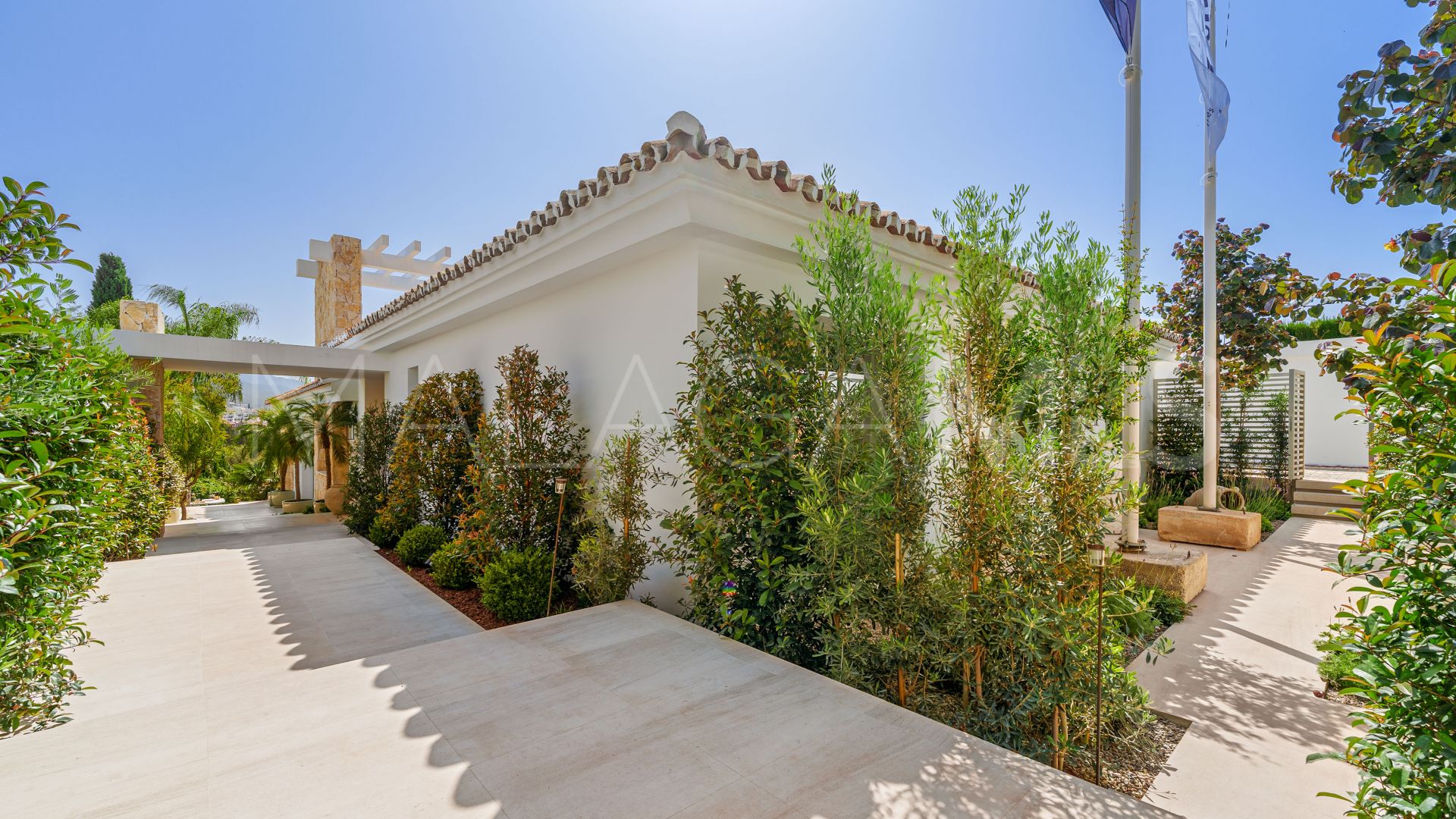 Villa for sale in Nueva Andalucia