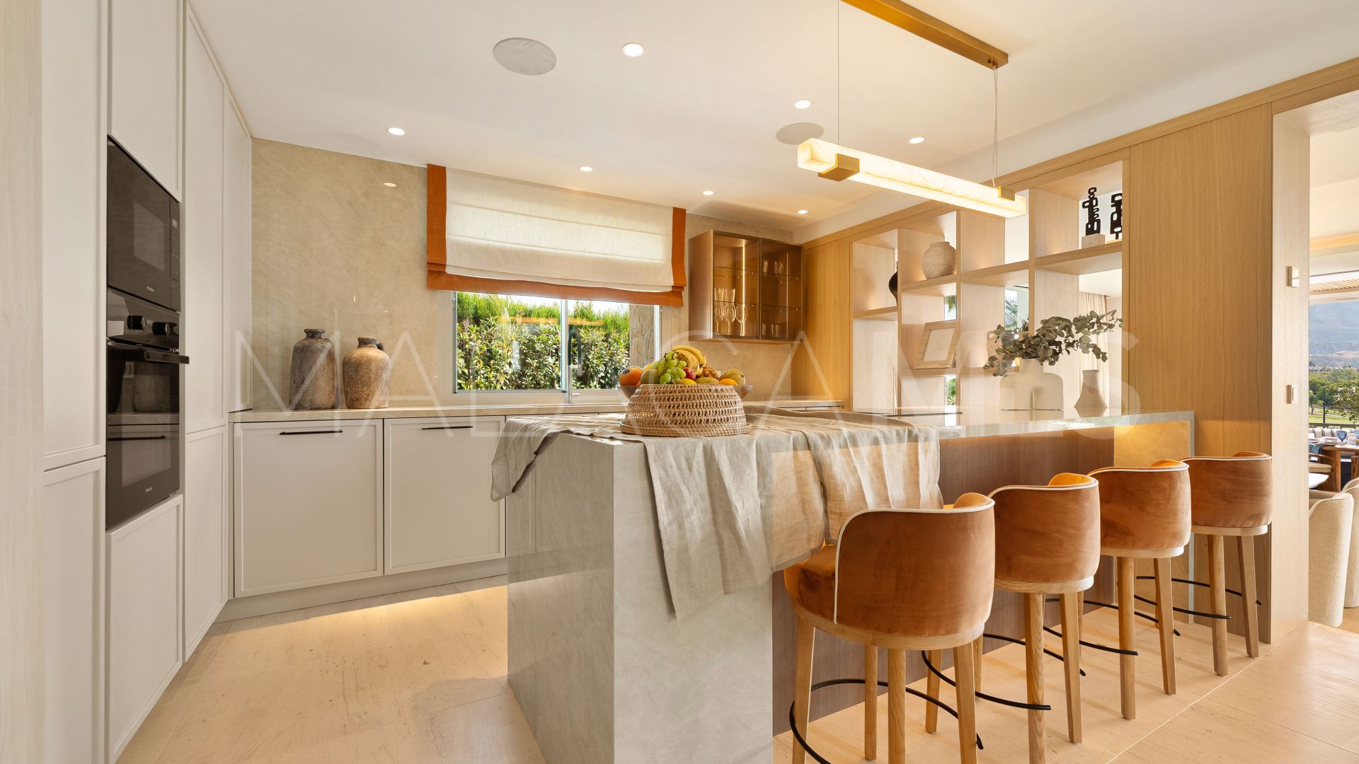 Villa for sale in Nueva Andalucia