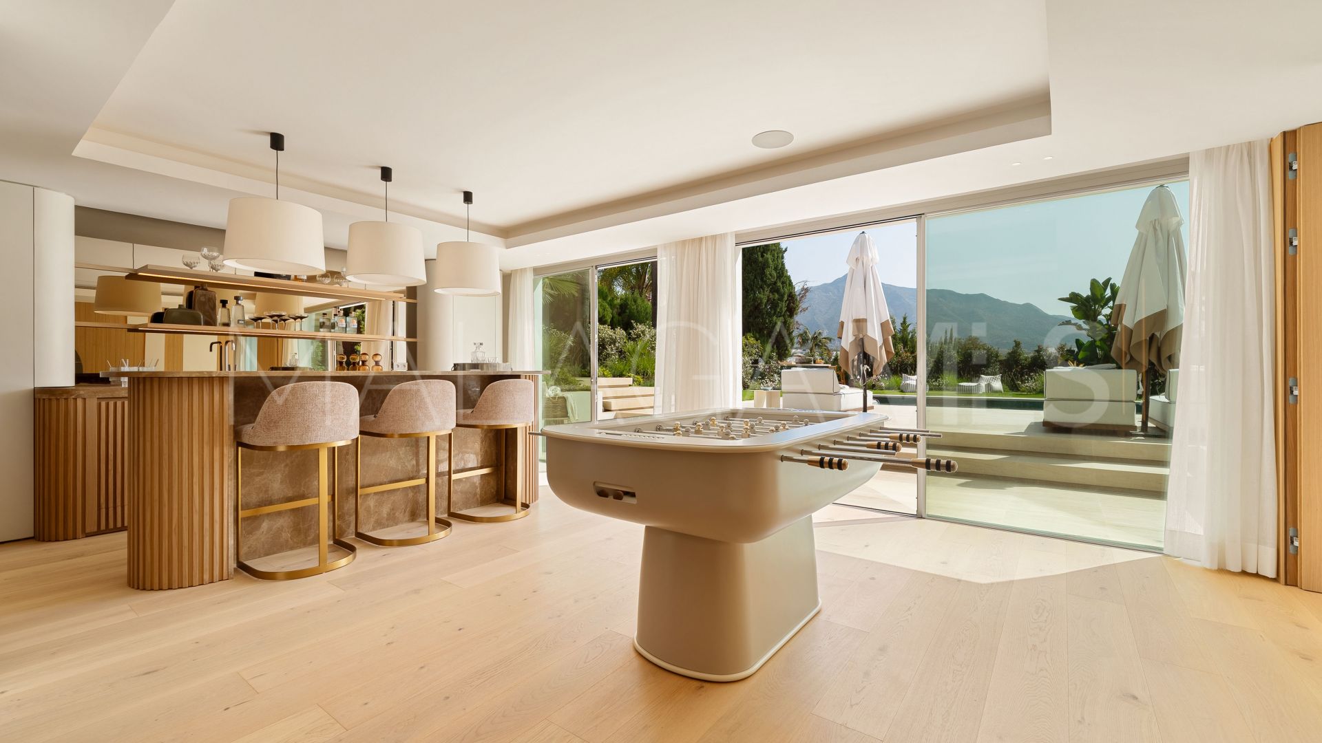 Villa for sale in Nueva Andalucia