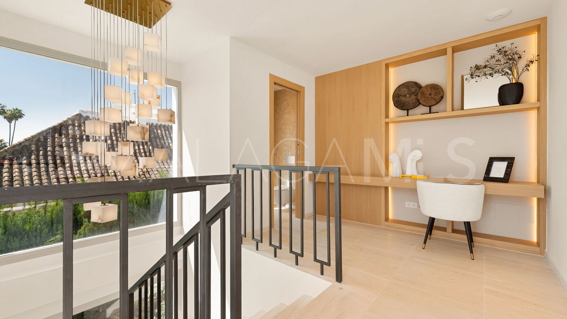 Villa for sale in Nueva Andalucia