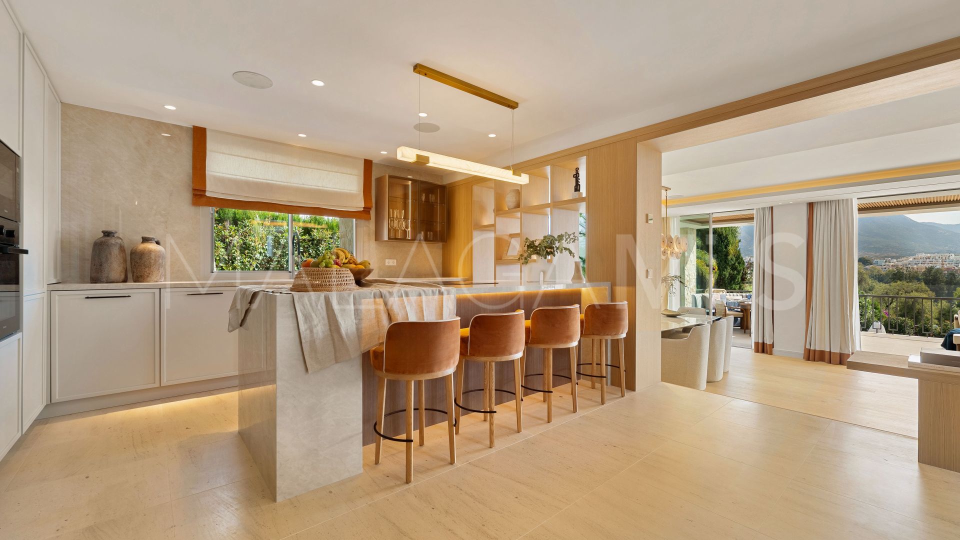 Villa for sale in Nueva Andalucia