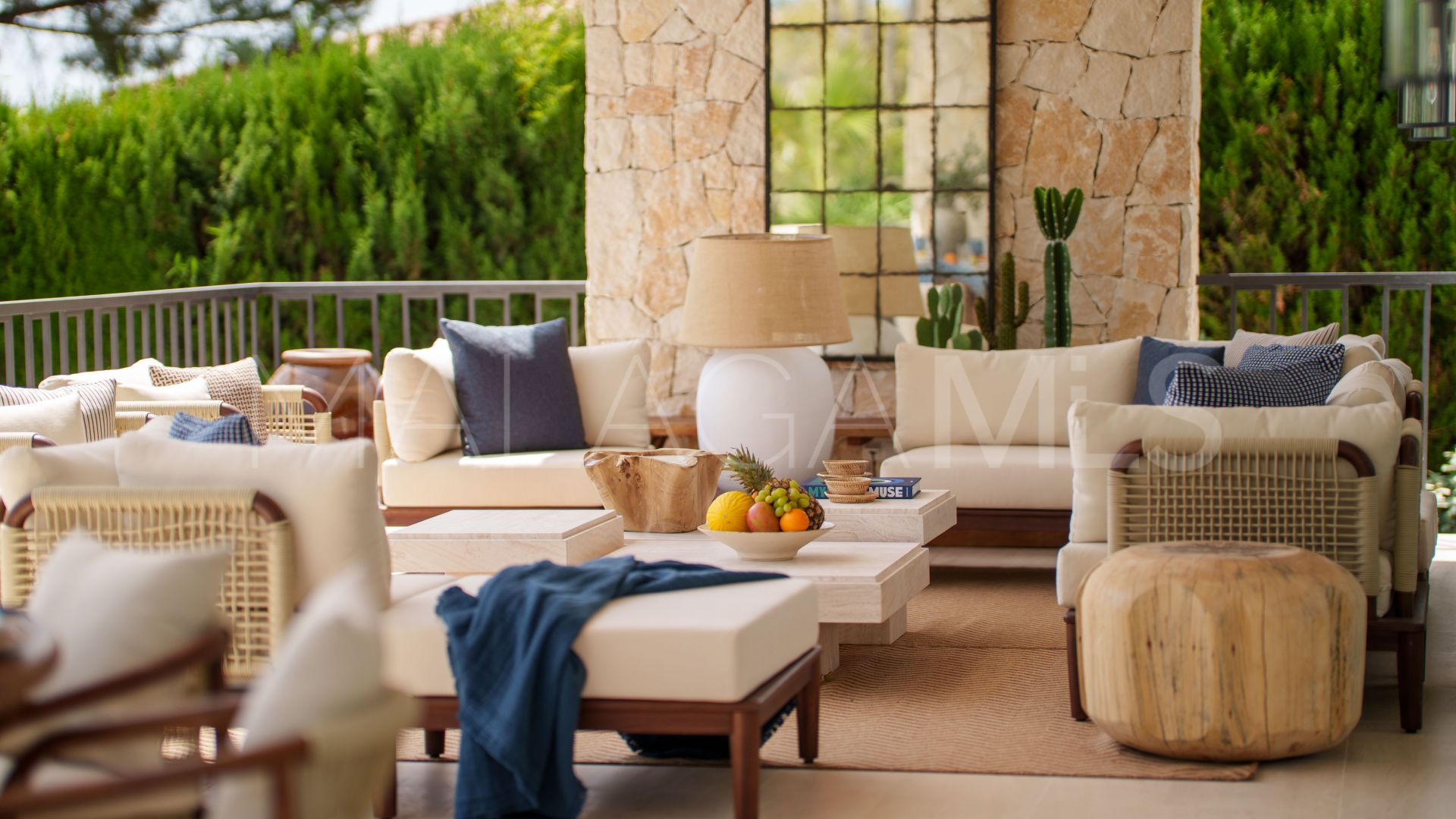 Villa for sale in Nueva Andalucia