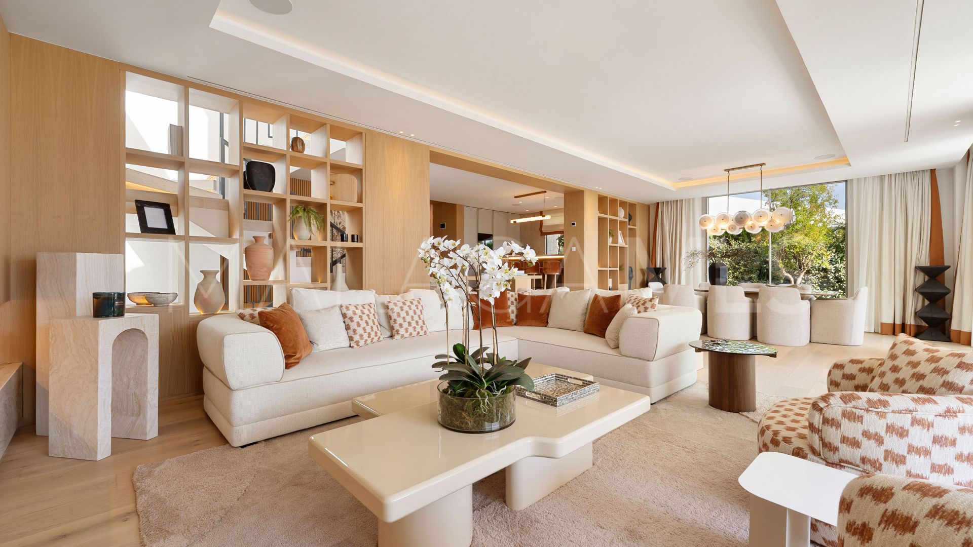 Villa for sale in Nueva Andalucia
