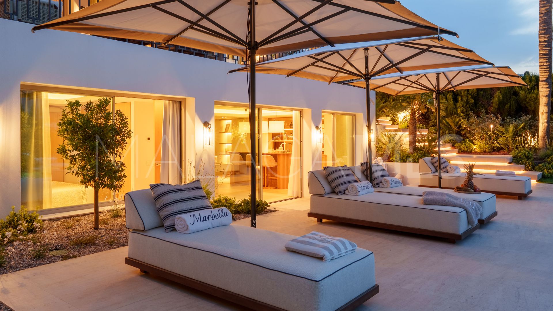 Villa for sale in Nueva Andalucia