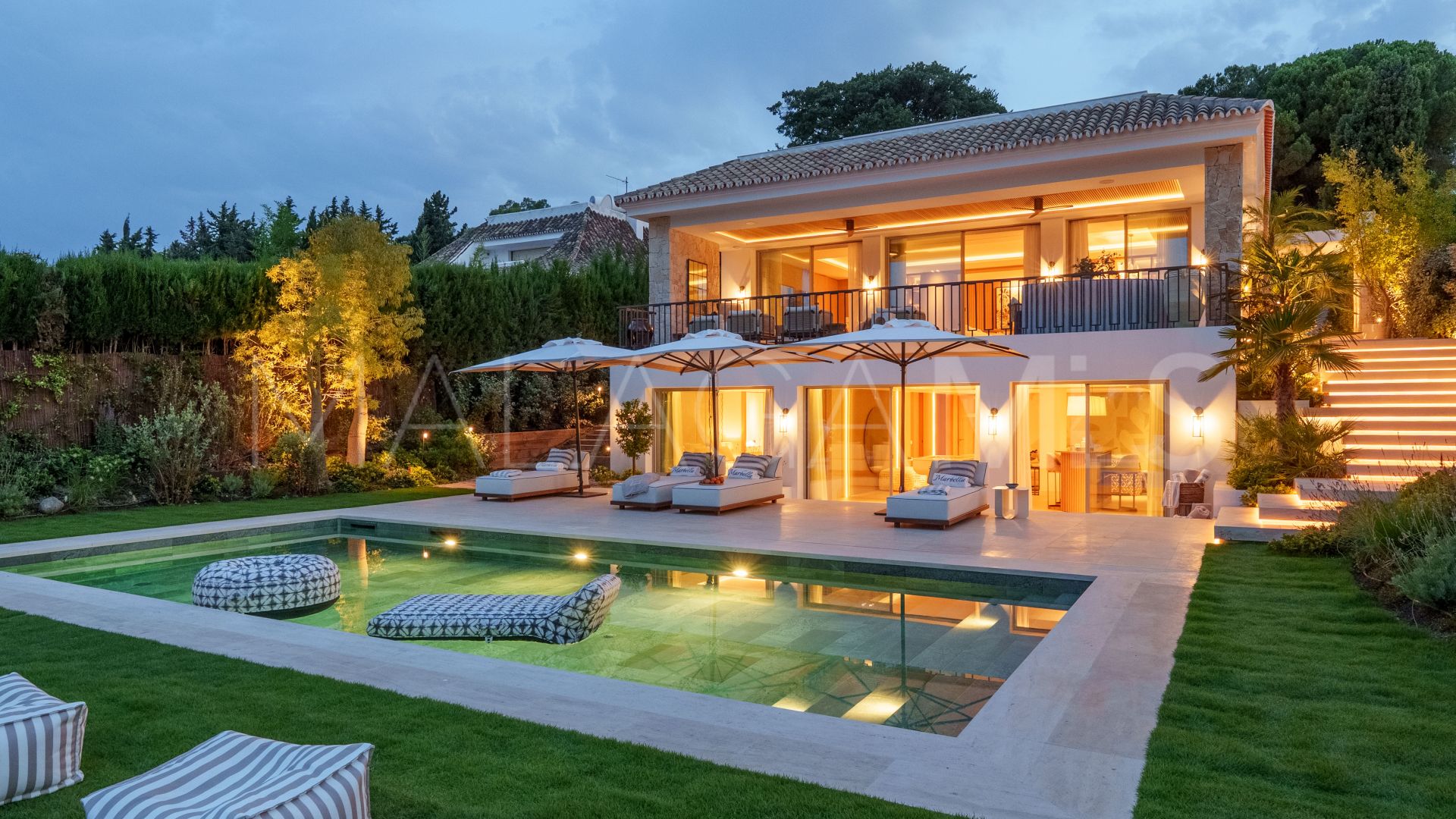Villa for sale in Nueva Andalucia